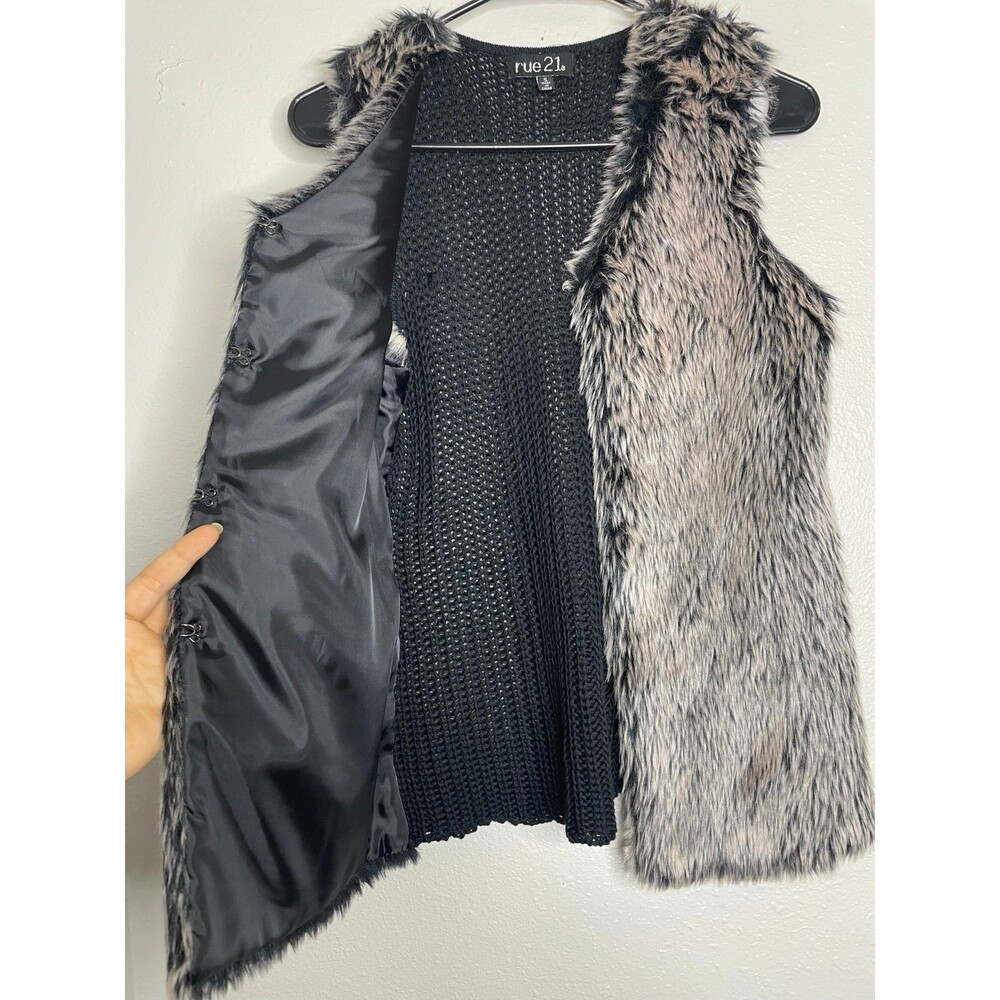 rue21 Faux Fur Vest Womens Small Gray Sleeveless Open Front Cozy Layer - Picture 3 of 6
